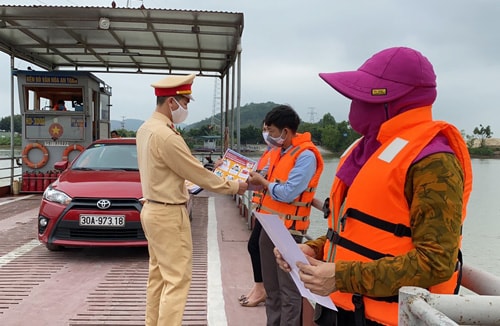 Không lơ là phòng dịch Covid-19 tại các bến đò